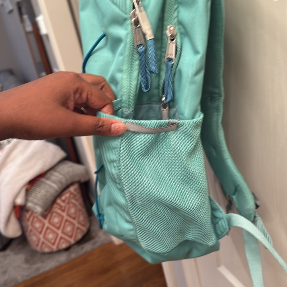 The NORTH FACE Women's Jester Commuter Laptop Backpack Wasabi/Harbor Blue - Picture 2 of 11
